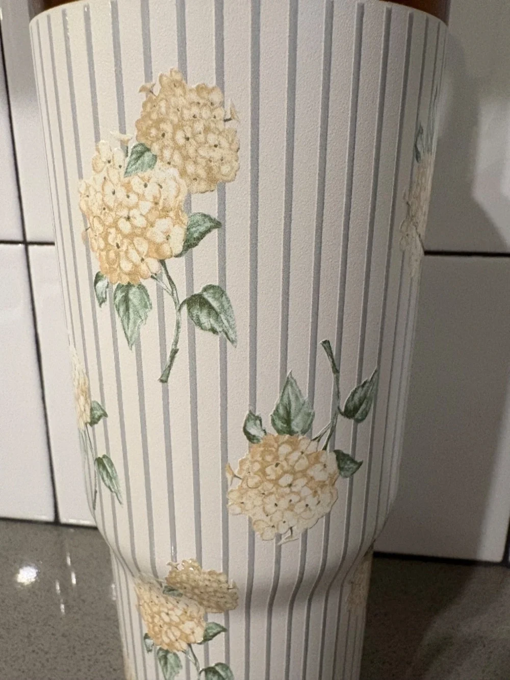 Hydrapeak “artisan series” hydrangea stripe tumbler